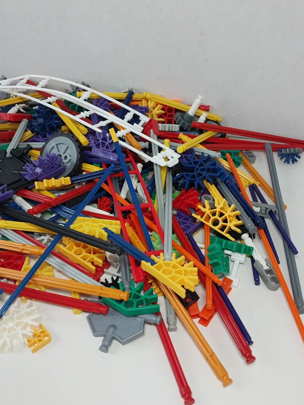 2.5lbs KNEX Rods Connectors Random Mixed Bulk Lot Small Parts Pieces K'NEX